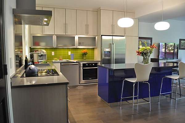 Lime-green-and-cobalt-blue-in-the-kitchen