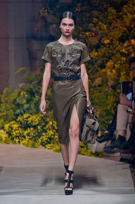 loewe_ilkbahar_yaz_2013_defile_moda_elbise (10)