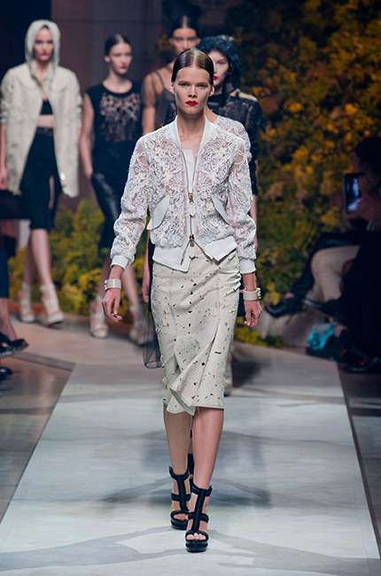 loewe_ilkbahar_yaz_2013_defile_moda_elbise (11)