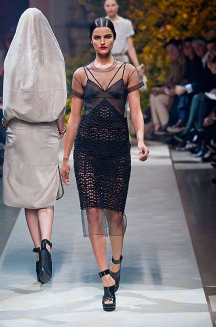 loewe_ilkbahar_yaz_2013_defile_moda_elbise (16)