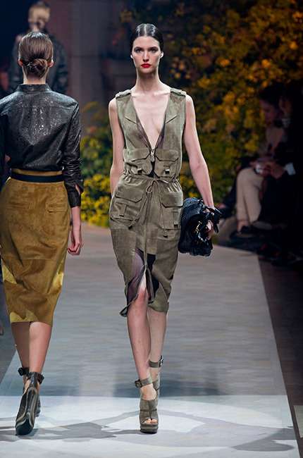 loewe_ilkbahar_yaz_2013_defile_moda_elbise (17)