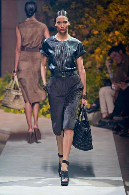 loewe_ilkbahar_yaz_2013_defile_moda_elbise (18)