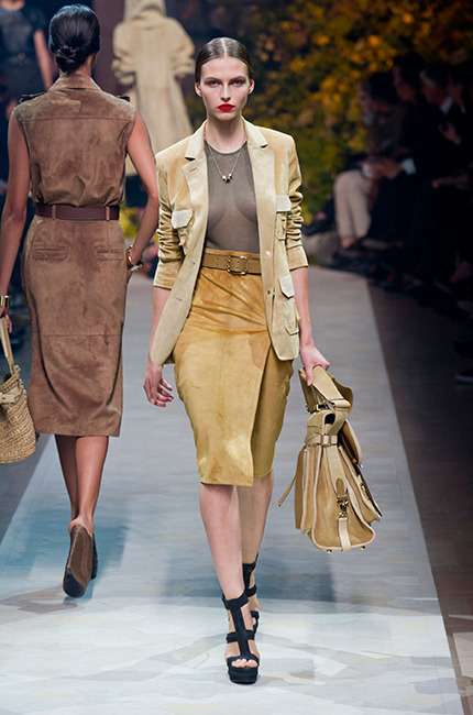 loewe_ilkbahar_yaz_2013_defile_moda_elbise (19)