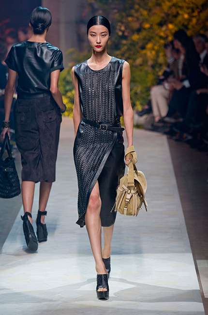 loewe_ilkbahar_yaz_2013_defile_moda_elbise (20)