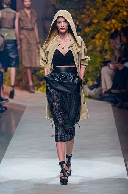 loewe_ilkbahar_yaz_2013_defile_moda_elbise (23)