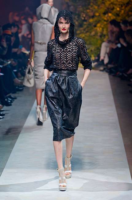 loewe_ilkbahar_yaz_2013_defile_moda_elbise (25)