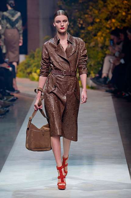 loewe_ilkbahar_yaz_2013_defile_moda_elbise (28)