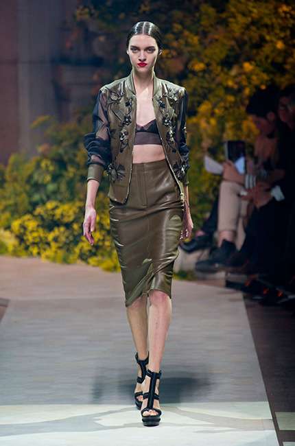 loewe_ilkbahar_yaz_2013_defile_moda_elbise (30)