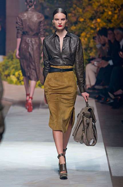 loewe_ilkbahar_yaz_2013_defile_moda_elbise (32)