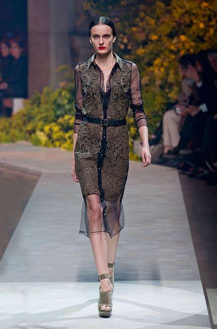 loewe_ilkbahar_yaz_2013_defile_moda_elbise (34)