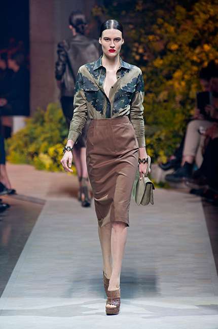 loewe_ilkbahar_yaz_2013_defile_moda_elbise (35)