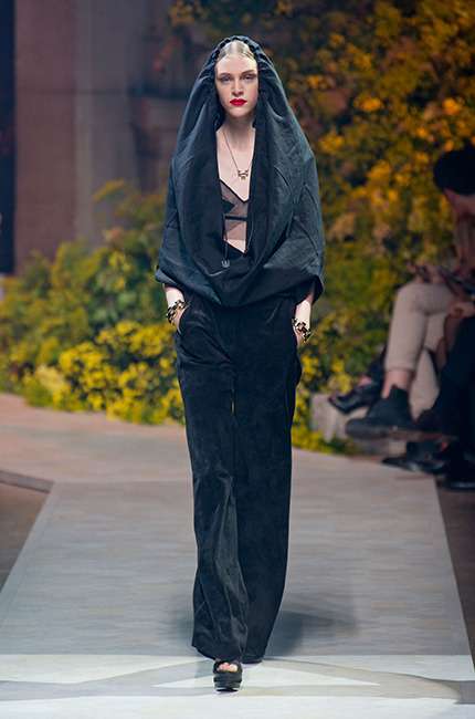 loewe_ilkbahar_yaz_2013_defile_moda_elbise (37)