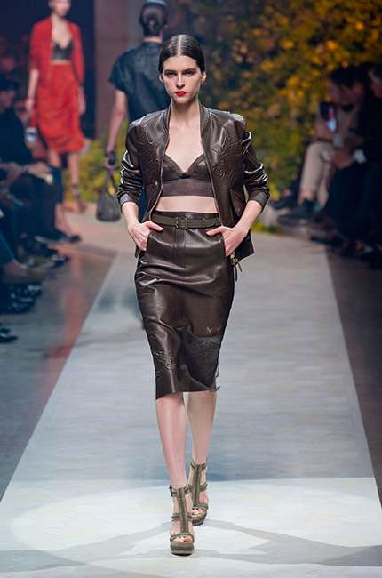 loewe_ilkbahar_yaz_2013_defile_moda_elbise (41)