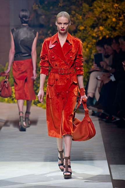 loewe_ilkbahar_yaz_2013_defile_moda_elbise (6)