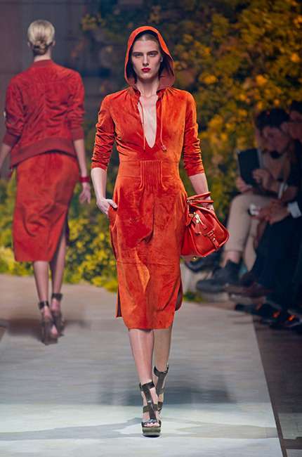 loewe_ilkbahar_yaz_2013_defile_moda_elbise (7)