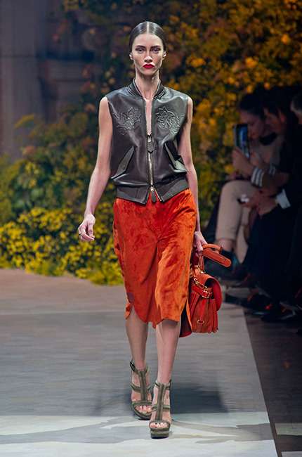 loewe_ilkbahar_yaz_2013_defile_moda_elbise (9)