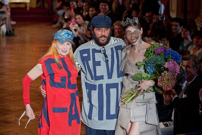 vivienne_westwood_ilkbahar_yaz_2013_defile_moda_elbise (11)