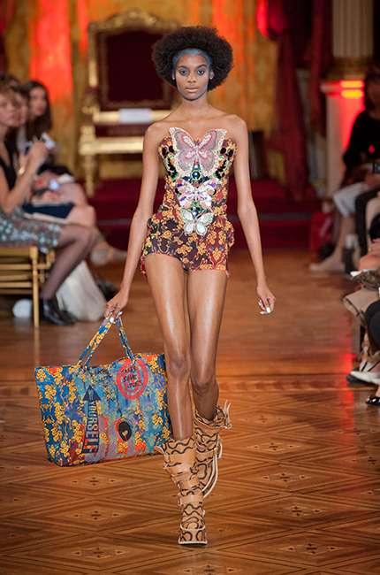 vivienne_westwood_ilkbahar_yaz_2013_defile_moda_elbise (13)