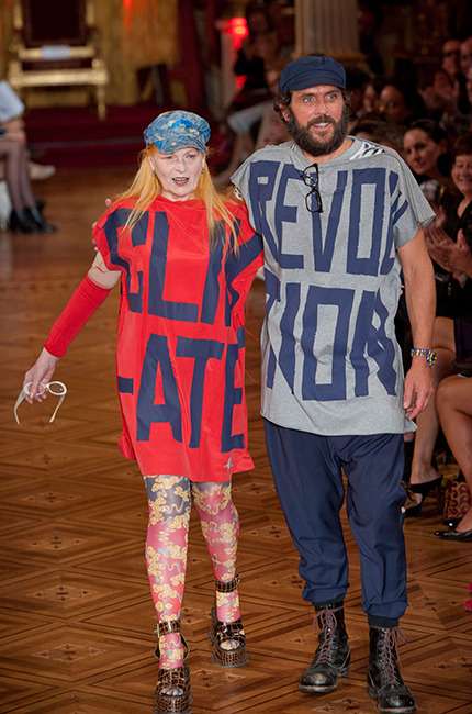 vivienne_westwood_ilkbahar_yaz_2013_defile_moda_elbise (14)