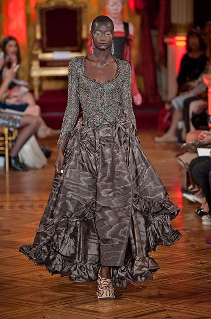 vivienne_westwood_ilkbahar_yaz_2013_defile_moda_elbise (15)