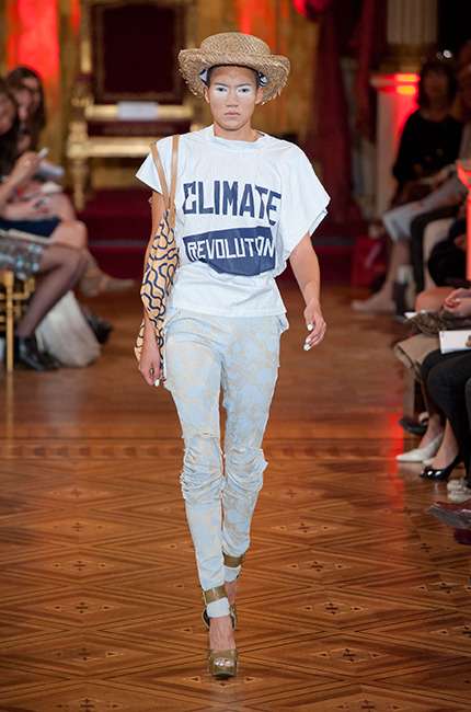 vivienne_westwood_ilkbahar_yaz_2013_defile_moda_elbise (30)