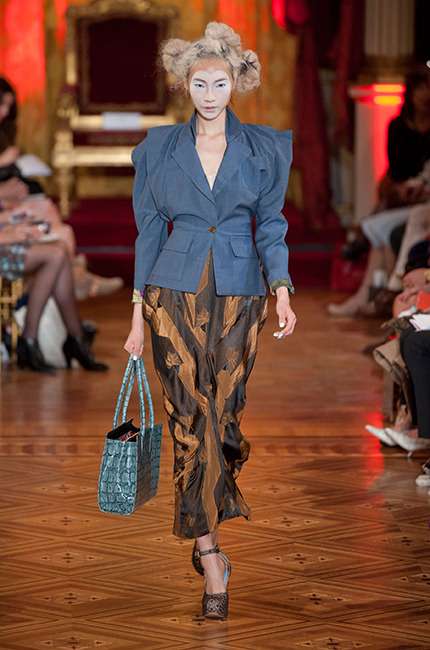 vivienne_westwood_ilkbahar_yaz_2013_defile_moda_elbise (31)