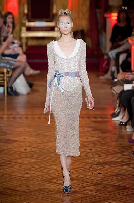 vivienne_westwood_ilkbahar_yaz_2013_defile_moda_elbise (39)