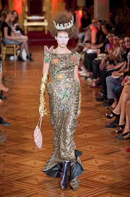 vivienne_westwood_ilkbahar_yaz_2013_defile_moda_elbise (4)