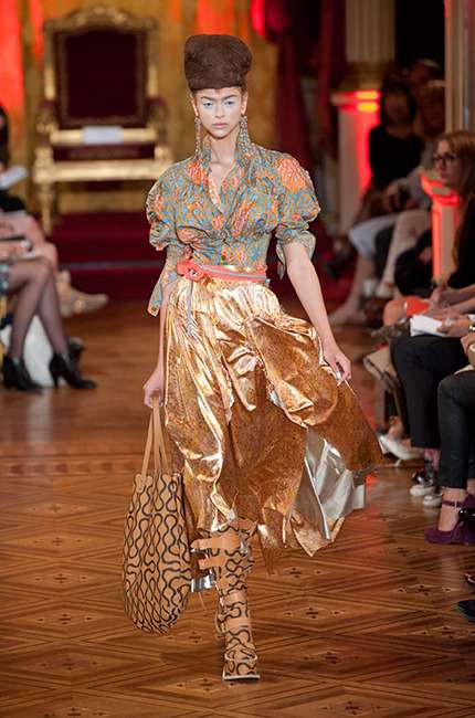 vivienne_westwood_ilkbahar_yaz_2013_defile_moda_elbise (5)