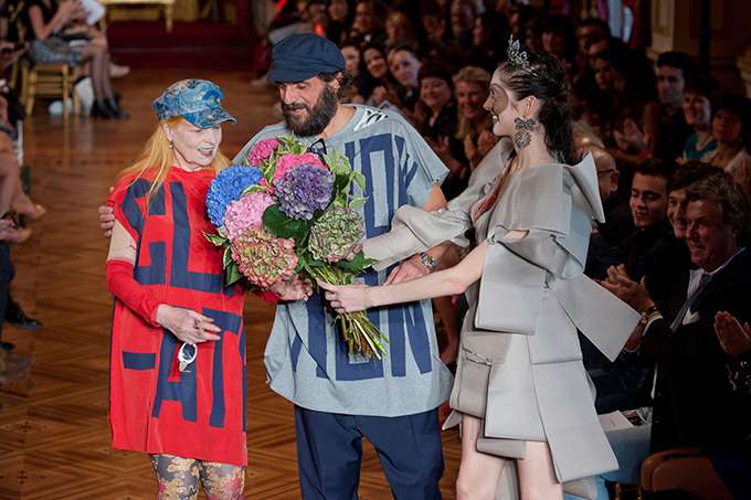 vivienne_westwood_ilkbahar_yaz_2013_defile_moda_elbise (7)