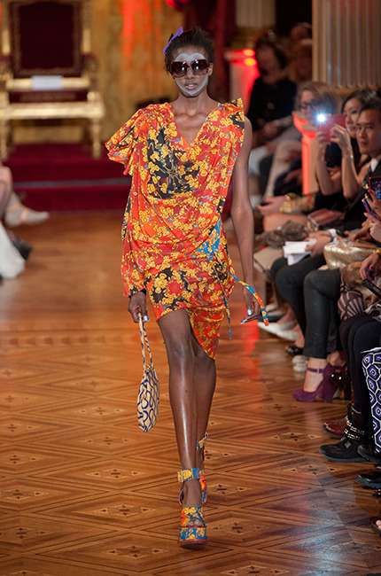 vivienne_westwood_ilkbahar_yaz_2013_defile_moda_elbise (9)