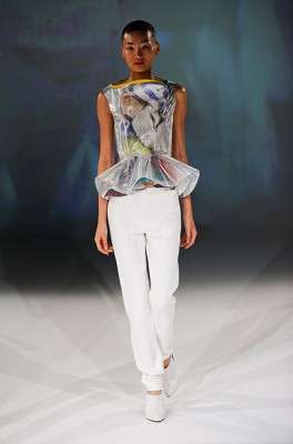 hussein_chalayan_2013_ilkbahar_yaz_elbise_moda_defile (1)