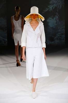 hussein_chalayan_2013_ilkbahar_yaz_elbise_moda_defile (10)