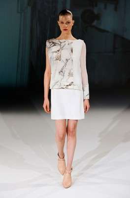 hussein_chalayan_2013_ilkbahar_yaz_elbise_moda_defile (11)