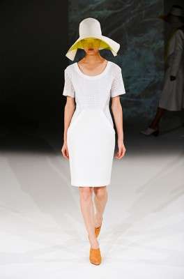 hussein_chalayan_2013_ilkbahar_yaz_elbise_moda_defile (21)