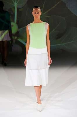 hussein_chalayan_2013_ilkbahar_yaz_elbise_moda_defile (22)