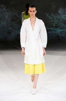 hussein_chalayan_2013_ilkbahar_yaz_elbise_moda_defile (26)