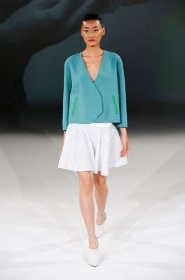 hussein_chalayan_2013_ilkbahar_yaz_elbise_moda_defile (28)