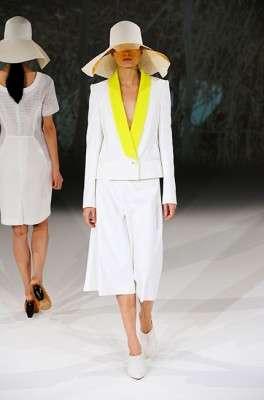 hussein_chalayan_2013_ilkbahar_yaz_elbise_moda_defile (3)