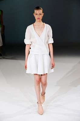 hussein_chalayan_2013_ilkbahar_yaz_elbise_moda_defile (31)