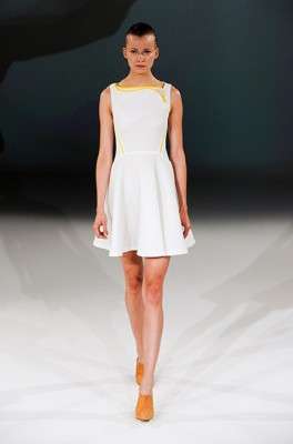 hussein_chalayan_2013_ilkbahar_yaz_elbise_moda_defile (32)