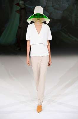 hussein_chalayan_2013_ilkbahar_yaz_elbise_moda_defile (33)