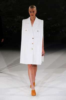 hussein_chalayan_2013_ilkbahar_yaz_elbise_moda_defile (36)