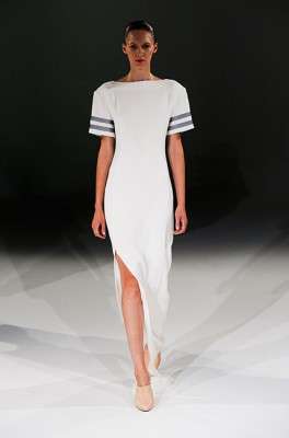 hussein_chalayan_2013_ilkbahar_yaz_elbise_moda_defile (37)