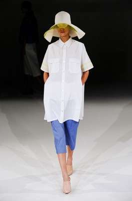 hussein_chalayan_2013_ilkbahar_yaz_elbise_moda_defile (39)