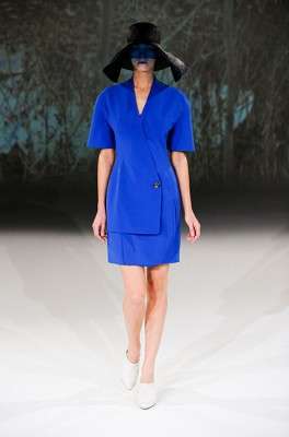 hussein_chalayan_2013_ilkbahar_yaz_elbise_moda_defile (7)