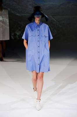 hussein_chalayan_2013_ilkbahar_yaz_elbise_moda_defile (9)