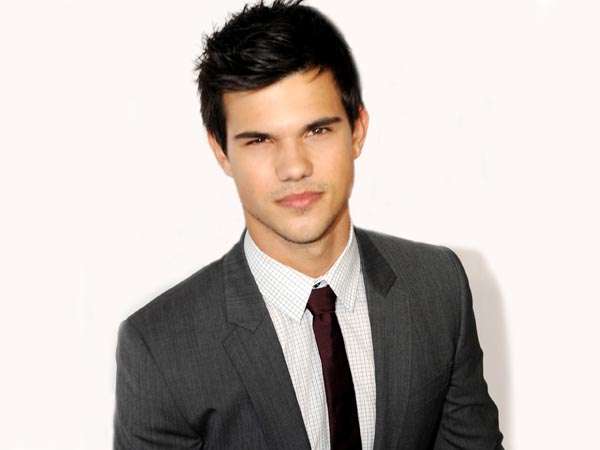 Actor Taylor Lautner arrives on the red