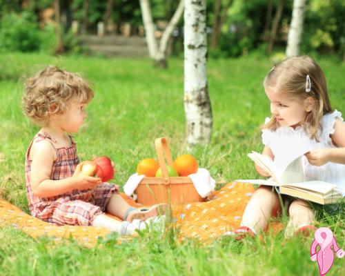 kids-at-picnic