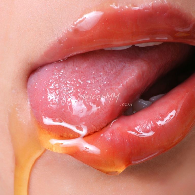 Горячая сперма на языке сладкой брюнетки после минета и жаркого траха